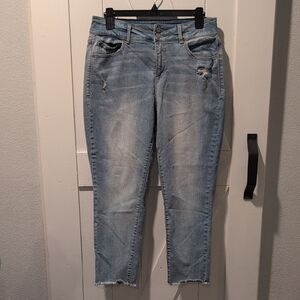 Time and Tru Light Blue Mid-Rise Distressed Cropped Jeans Size 10